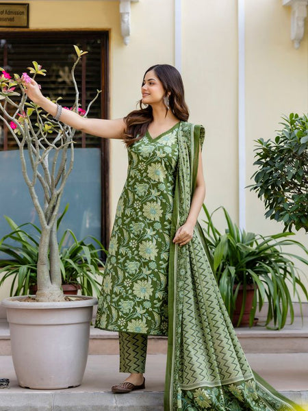 EthniFlair Women Cotton Lace Motifs Sleeveless Straight Kurta Pant Dupatta Set