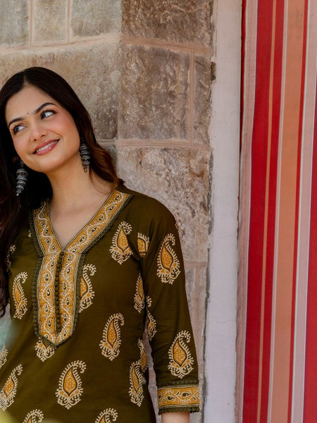 EthniFlair Women Cotton Yoke detail Straight Kurta Pant Dupatta Set