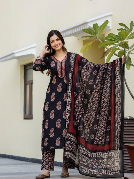 EthniFlair Women Cotton Yoke detail Straight Kurta Pant Dupatta Set